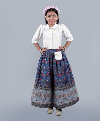 White Floral Embroidered Skirt Set 2