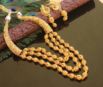 Matte finish peacock necklace set 1