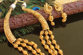 Matte finish peacock necklace set 2