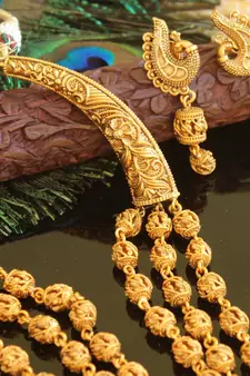 Matte finish peacock necklace set