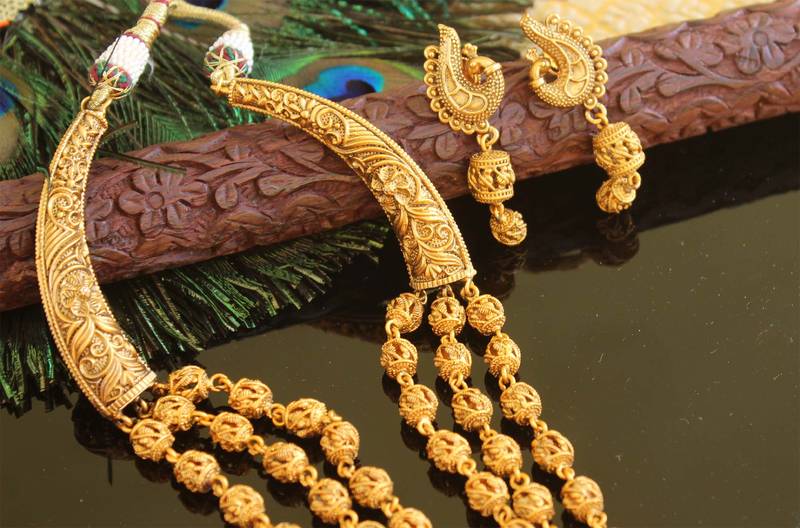 Matte finish peacock necklace set