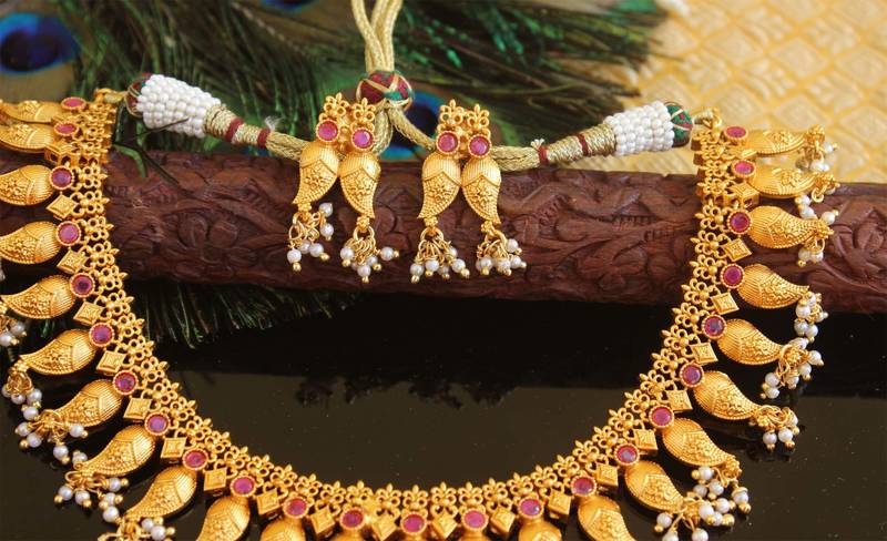 Matte finish Mango necklace set