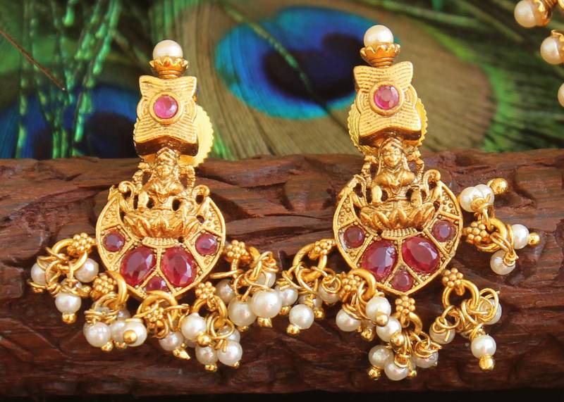 Matte finish temple necklace set