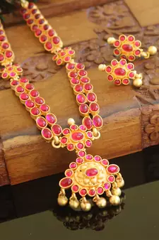 Designer matte finish necklace set