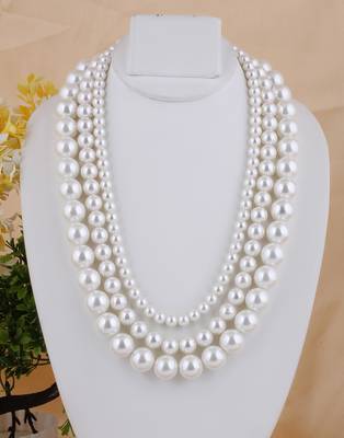 White pearl necklaces 1