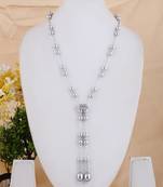 Silver pearl necklaces