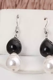 Multicolor mother of pearl necklaces