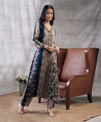 Dilara Blue Embroidered Kurta Set 2