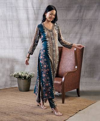 Dilara Blue Embroidered Kurta Set 3