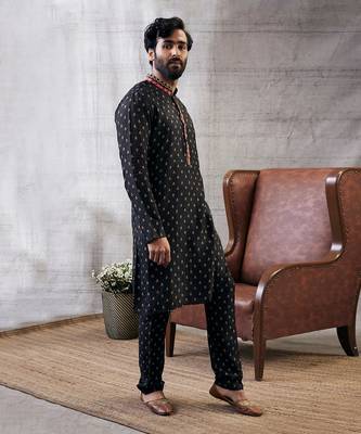 Zahra Black Printed Kurta Set 4