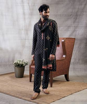 Zahra Black Printed Kurta Set 1