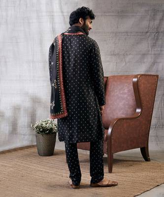 Zahra Black Printed Kurta Set 3