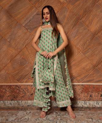 Mishika Green Block Printed Kurta Set 2
