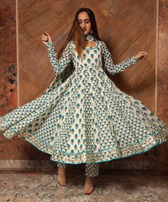White Paisely Kalidar Anarkali Set 4