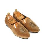 Sand Cheeku Velvet Juttis