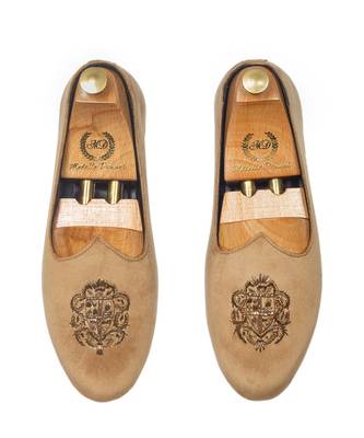 Sand Cheeku Velvet Juttis 3