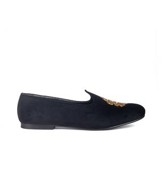 black velvet juttis with zardozi embroidery work 2