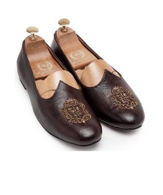 Brown Royal Crest Leather Juttis 1