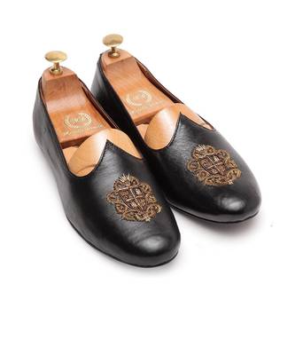Black Royal Crest Leather Juttis 1