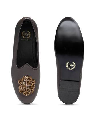 Black Royal Crest Leather Juttis 3