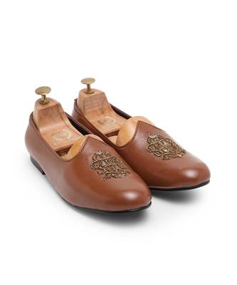 Tan Royal Crest Leather Juttis 1