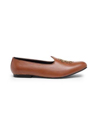 Tan Royal Crest Leather Juttis 3