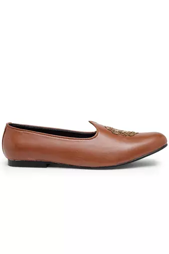 Tan Royal Crest Leather Juttis