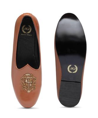Tan Royal Crest Leather Juttis 5