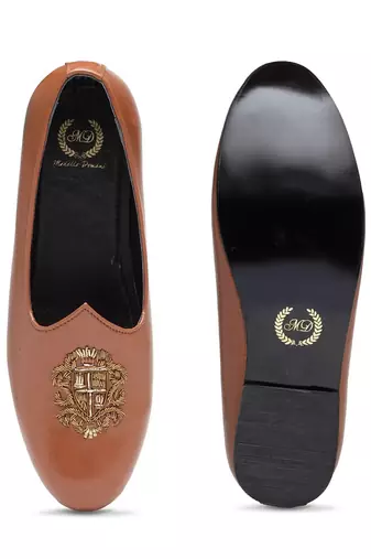 Tan Royal Crest Leather Juttis