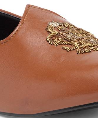 Tan Royal Crest Leather Juttis 6