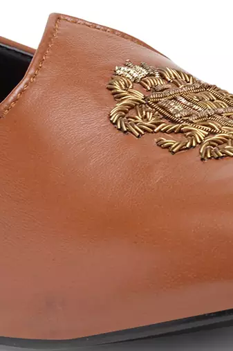 Tan Royal Crest Leather Juttis