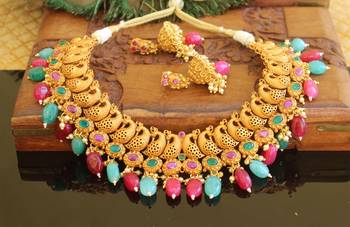 Matte finish peacock necklace set 1