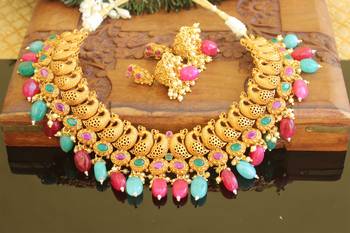 Matte finish peacock necklace set 2