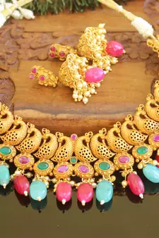 Matte finish peacock necklace set