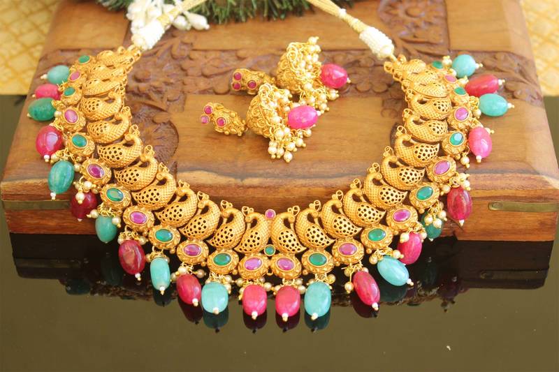 Matte finish peacock necklace set