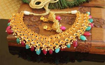 Matte finish peacock necklace set 3