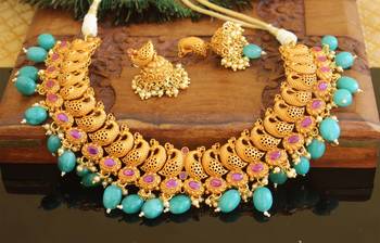 Matte finish peacock necklace set 1