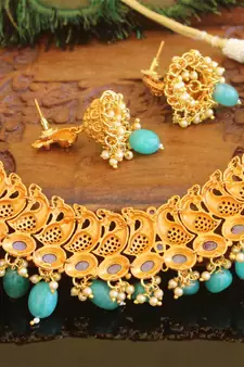 Matte finish peacock necklace set