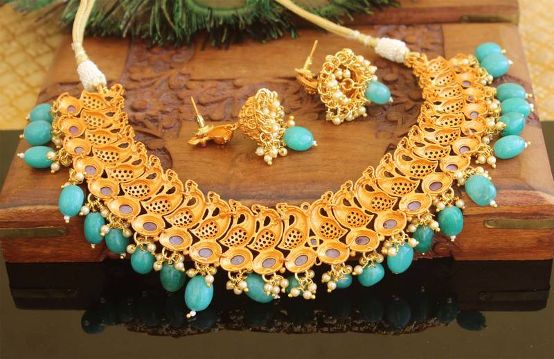 Matte finish peacock necklace set