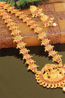Matte finish Temple long necklace set