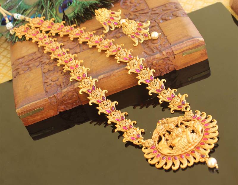 Matte finish Temple long necklace set