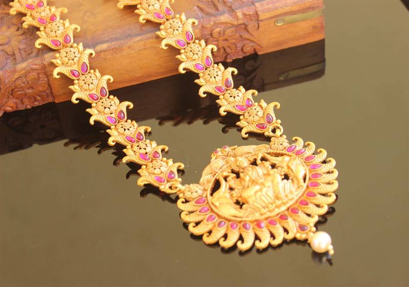 Matte finish Temple long necklace set