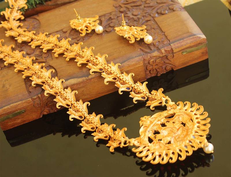 Matte finish Temple long necklace set