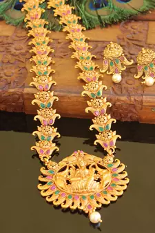 Matte finish Temple long necklace set