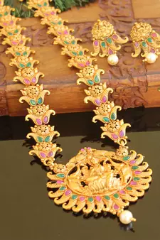 Matte finish Temple long necklace set