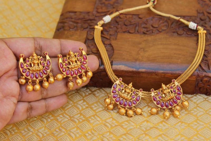 Matte finish Temple necklace set