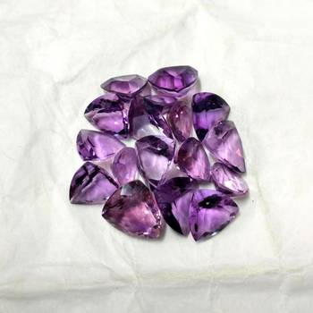 Natural Amethyst at Wholesale Rate 6.25 Ratti 5.68 Carat Trillion Shape जामुनिया Loose Gemstone for Astrologer Jewellers 3