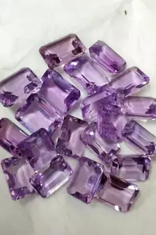 Natural Amethyst at Wholesale Rate 7.25 Ratti 6.89 Carat Rectangle Shape जामुनिया Loose Gemstone Astrology Rashi Ratan