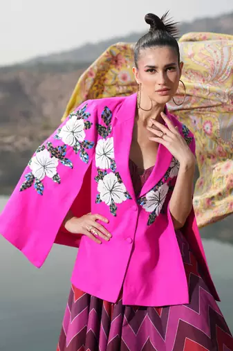 White Floral  Fushia  Cape