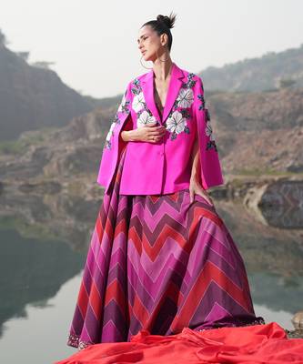 White Floral  Fushia  Cape 3